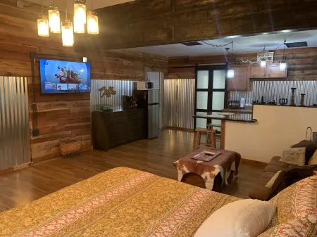 Rustic Studio in Ridgecrest