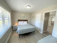 Stay at The Redmont - Remodeled & 10 min to DT