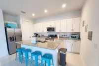 Brand New Home☆ Treetop Sunsets~ Private Pool~Group Trip!