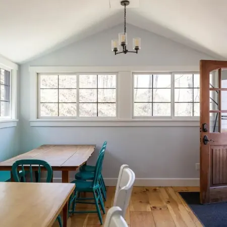 4-minutes to Sugarbush, steps to Warren Village!