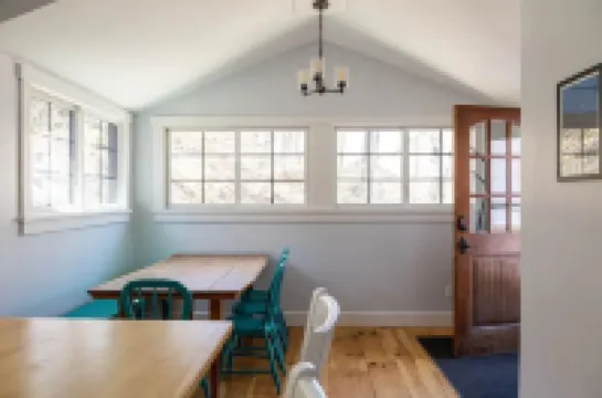 4-minutes to Sugarbush, steps to Warren Village!