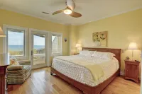 Hot Tub, BeachFront, Island Center, Walk to Restaurants