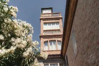 On the ground floor of an old farmhouse, in the countryside with a swimming pool Hotel a Pesaro