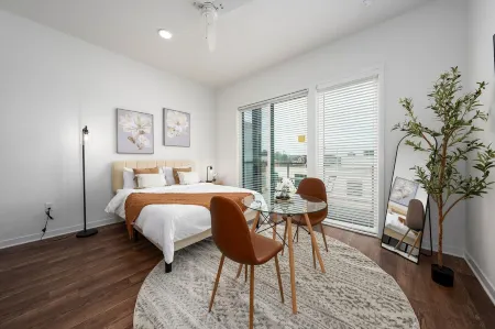 Studio Haven in Magic City! l Private Balcony! Отели рядом с достопримечательностью «Университет Алабама в Бирмингем»