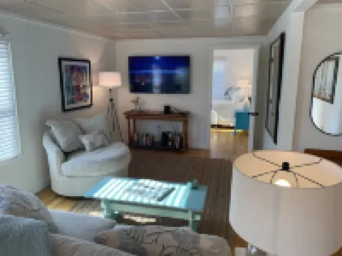 Coastal Gem historic Eastport Water Street walk to shops, restaurants, galleries Hotels in Eastport