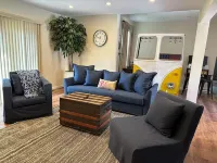 Waterfront Oasis, Hot Tub, Sauna, Village Walk to All, Kayaks, Pet Friendly