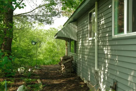Cozy Riverfront Cabin w/ Water Access, Fireplace, AC, Firepit