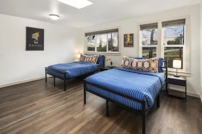Spacious Seattle Home W/ Gameroom ~ Near Sea-Tac! 西雅圖輕軌-塔奇拉站附近的飯店