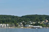 Superior Sanctuary: Refined Rustic in the Woods by the Beach, Trails