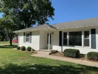 Enjoy this spacious ranch-style house next to the quilting capital of the world.