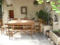 Private apartment with swimming pool and parking space