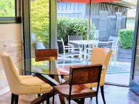 Quiet  Mid- Century Charmer Near Seattle Airport Hotels in Burien