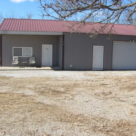 Cozy Country Cabin! 1 mile from Lake and beach area!