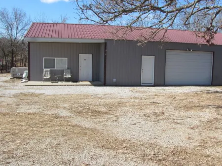Cozy Country Cabin! 1 mile from Lake and beach area!