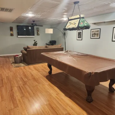 Comfortable, spacious, basement, 1bdrm apartment, sleeps 4