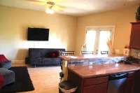Close To Everything! Well Equipped, Centrally Located House Near Coeur D'alene.