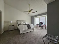 NFL House – 1Train Ride Away-7Min to Train Station, 8-Guests, 4-BRDs, Game Room Hotel a Redan