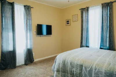 NEWLY REMODELED - Near Baseball Fields, Park, Local Restaurants Hotels near Stage