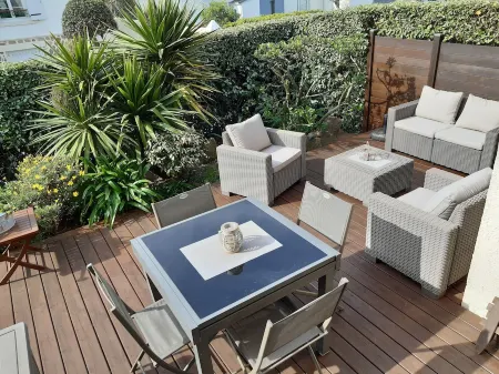 Apartment in small residence 300 m from beach and town center