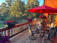 Cozy private mountain house on one acre. Private hot tub and pet friendly!