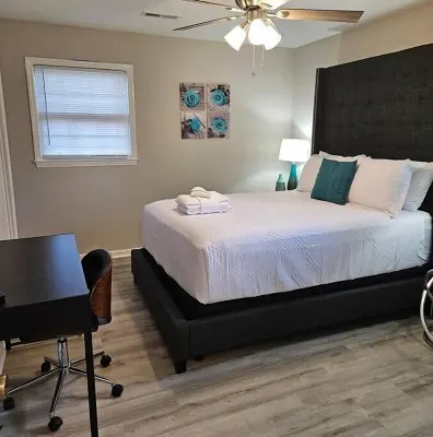3bdr 2ba home Goose Creek - Close to Charleston Attractions with Large Yard