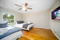 Private Heated Pool • Arcades • Sleeps 10 • Quiet Jacksonville Retreat