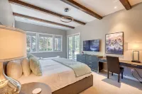 New! Sunriver Luxury Lodge, SHARC, Hot Tub, King Suites, EV, Ft Rock Park
