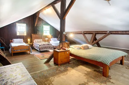 In Town Loft Apartment in 19th C Stone Wireworks Factory (2000+ sq ft)