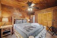 Cozy Blue Ridge Cabin: Mountain Views, Hot Tub, and Minutes from Downtown