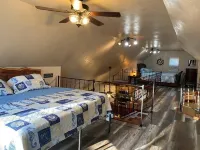 Cozy Lake Cabin located by the sandiest beach on Lake Texoma -Excellent  Fishing