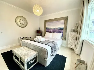 Relax with whole family at peaceful place and enjoy easy access to everything. Hotels near Riviera Village