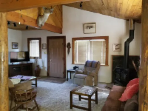 FOUR TOES MOUNTAIN LODGE nestled in the Sangre de Cristo Mtns/Ski/Hike/Fish/Hunt Hotels in Eagle Nest