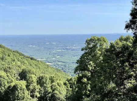 Wonderful view 2/2 villa. A block away from the Blue Ridge Parkway. 2 balconies!