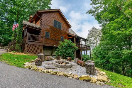Top View on the Mountain!~Sunsets & Luxury for 10~Hatley Pointe Ski-in/Ski-Out~