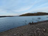 Beautiful Cedar Cabin on Bullshoals Lake Hotels in Marion County