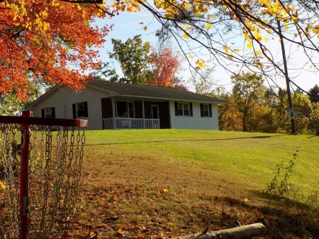 Peace at Pine Run in Hocking Hills: 13 Acres, Hot Tub, & Disc Golf!