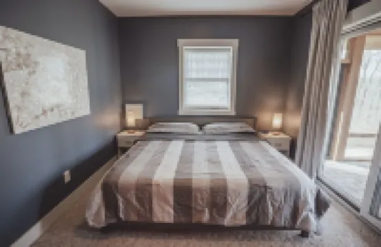 Spacious luxury cabin with hot tub and a great view!