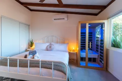 Amazing Mountain and Valley Views - 3 King Beds, Tesla Charger, Sauna Hotels near Pyramid Lake