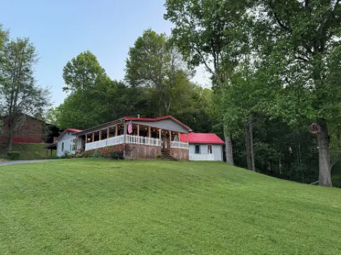 Beautiful Mountain View’s easily accessible from HWY 226.