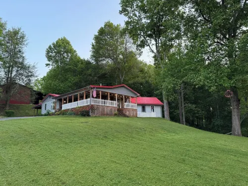Beautiful Mountain View’s easily accessible from HWY 226.