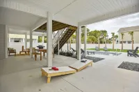 Private Heated Pool/Golf Cart/New Home/Beach Gear