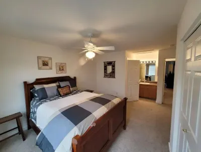 Firelight Cabin Townhome, Cozy Mountain Comfort