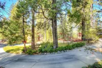 LAKEMONT PINES  •  Big Family Home  • AC • DOG + RV's Hotels in Arnold