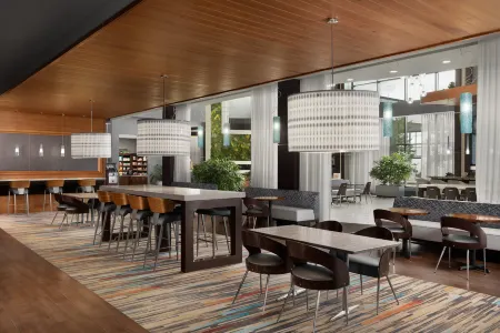 Embassy Suites by Hilton Knoxville West Отели рядом с достопримечательностью «West Knoxville Pediatrics»