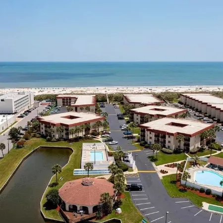 Luxury Beach Condo: Freshly Renovated, Steps from the Ocean, Pool & Hot Tub