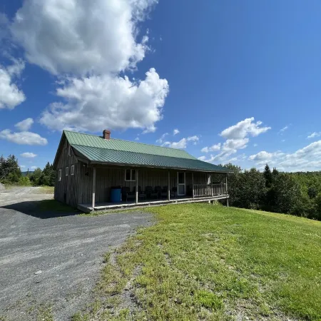 Northern Maine Large Cabin 4 • Wifi • Kitchen • AC