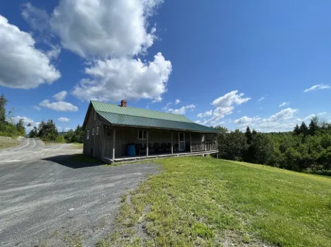 Northern Maine Large Cabin 4 • Wifi • Kitchen • AC