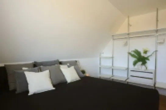 Modern vacation home near the beach (700m) and direct lake view