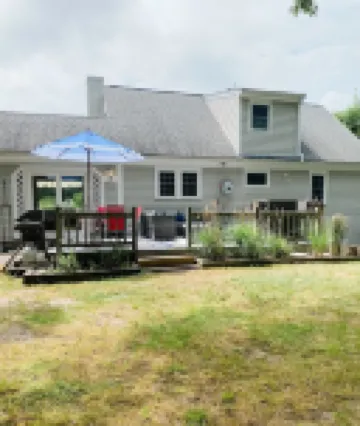 Fully renovated 4-bedroom in private community with pool & close to beach 이스트 팰머스 호텔