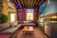 Luxurious gem with a pool, spa and outdoor kitchen